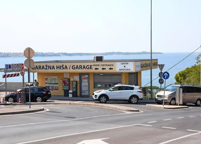 Hiša za goste Little Tower With Terrace By Locap Group