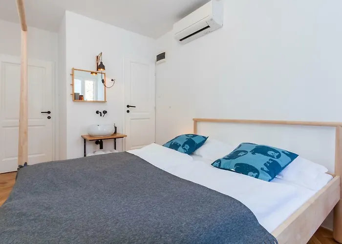 Little Tower With Terrace By Locap Group Hiša za goste