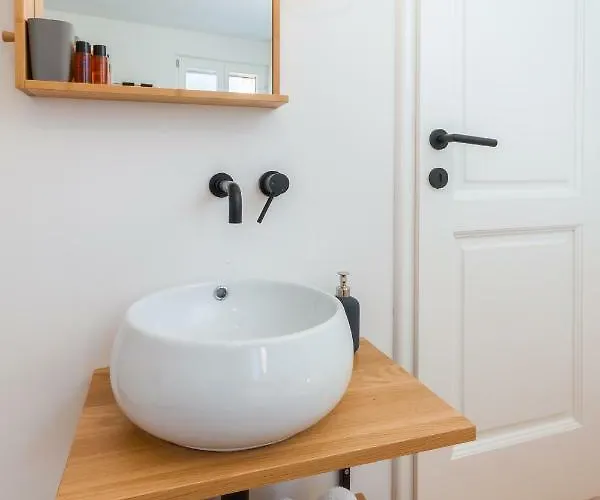 Gasthuis Little Tower With Terrace By Locap Group Piran